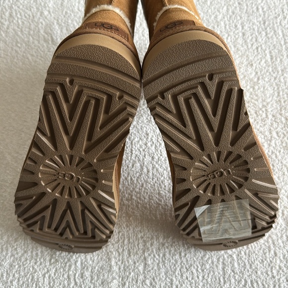 UGG Women’s Classic Short Shearling Braid Boots - Picture 10 of 16